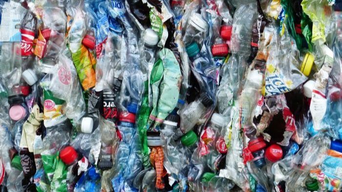 Kurangi Jumlah Sampah Plastik di Destinasi Wisata, Produsen Air Minum Lakukan Langkah Begini