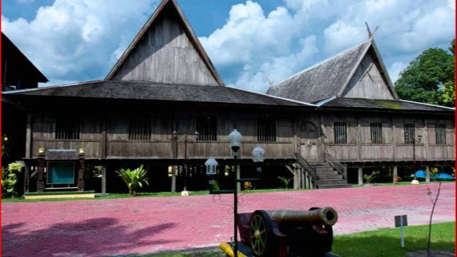 Mengunjungi Istana Kuning, Jejak Kejayaan Kerajaan Islam di Kalimantan Tengah