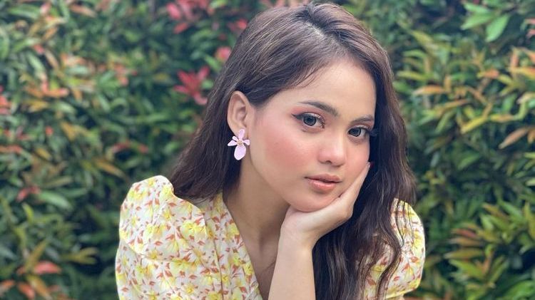 Wedding Dream Terwujud, Berikut Ini 8 Potret Putri Isnari di Tampil Seperti Artis Bollywood di Malam Resepsi yang Mewah