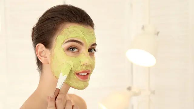 7 Cara Bikin Wajah Jadi Glowing Secara Alami Tanpa Bahan Kimia, Mudah Dicoba di Rumah