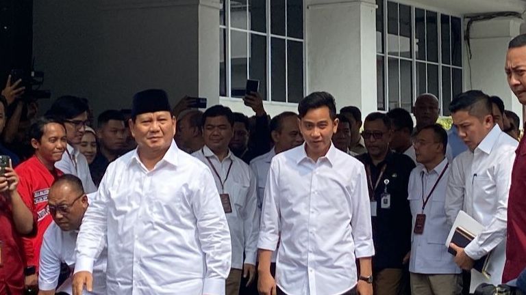 VIDEO: Gagah! Prabowo-Gibran Resmi Terima Surat Presiden & Wapres Terpilih dari KPU