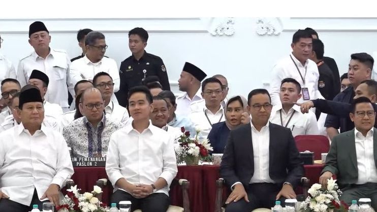 VIDEO: Momen Hangat Prabowo-Gibran Salaman dengan Anies & Cak Imin di KPU