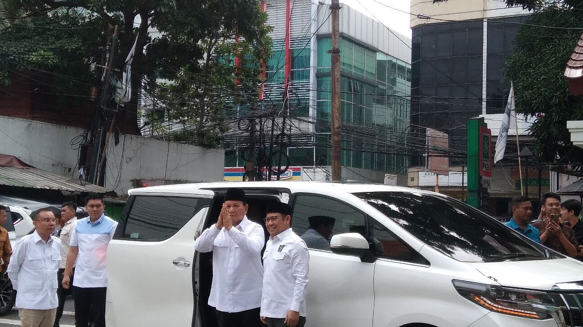 Gelar Karpet Merah, Cak Imin Sambut Prabowo Subianto di Markas PKB