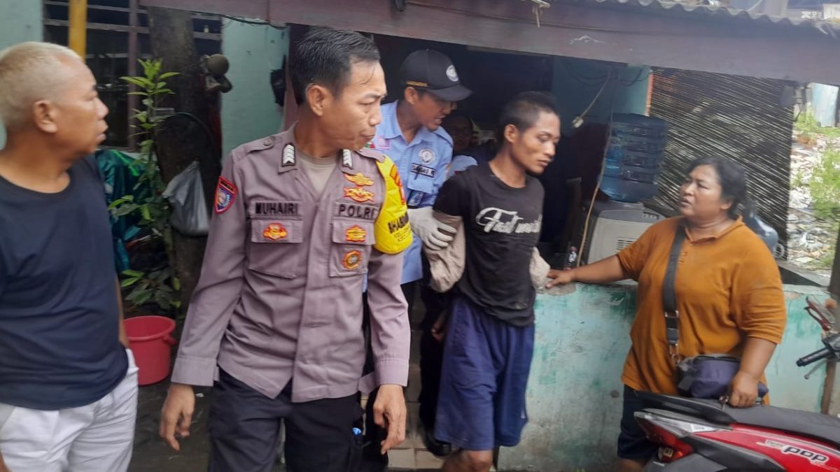 ODGJ di Cengkareng Ngamuk Hendak Tusuk Kakaknya, Polisi dan Dinsos Bertindak