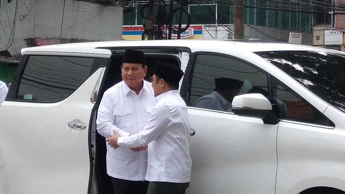 VIDEO: Presiden Terpilih Prabowo Rangkul Hangat Cak Imin di Kantor PKB