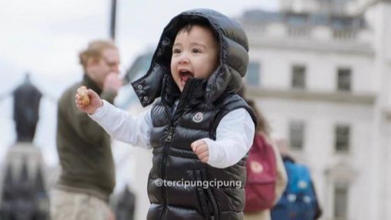 Makin Ganteng & Ekspresif, 8 Foto Lucu Rayyanza Malik Ahmad Selama Berada di London