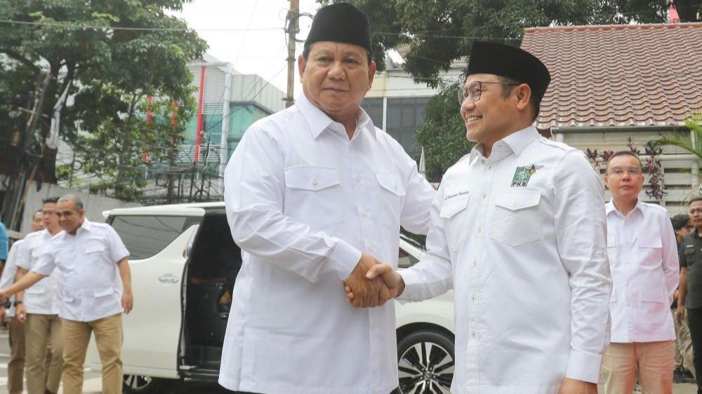 FOTO: Momen Keakraban Prabowo Subianto Disambut Cak Imin di Markas PKB Usai Ditetapkan sebagai Presiden Terpilih 2024