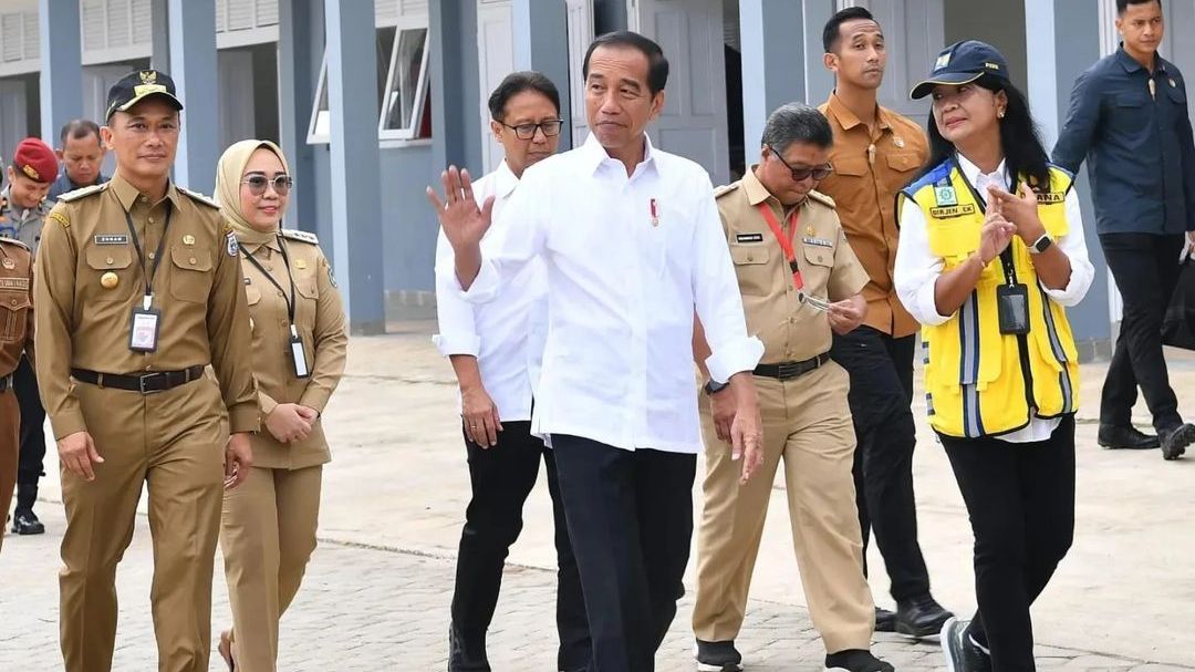 VIDEO: Jokowi Tertawa dan Ucap Terima Kasih Disebut Bukan Lagi Kader PDIP