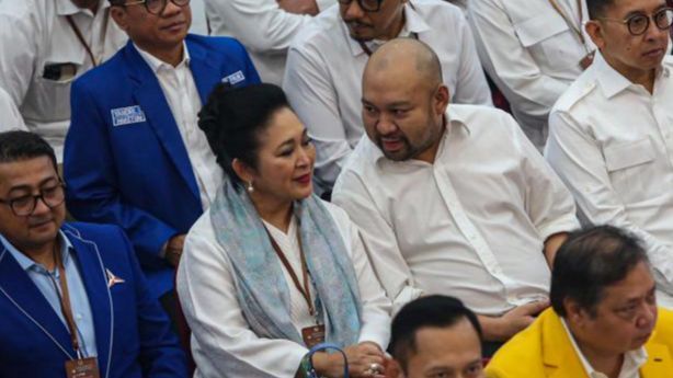 FOTO: Senyum Titiek Soeharto dan Didiet Hediprasetyo Hadiri Penetapan Prabowo Subianto Sebagai Presiden Terpilih 2024 di KPU