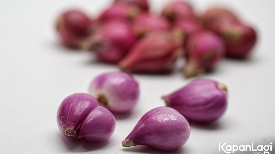 Trik Efektif Kupas Bawang Merah Tanpa Bikin Mata Berair