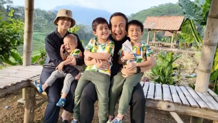 Intip Foto-foto Terbaru Magha dan Degha Anak Kembar Kadek Devi di Momen Ultah ke-6, Kompak Pakai Kostum Spiderman