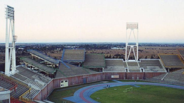 Mmabatho, Stadion Sepak Bola Paling Aneh di Dunia, Kursi Tribunnya Menyusahkan Penonton