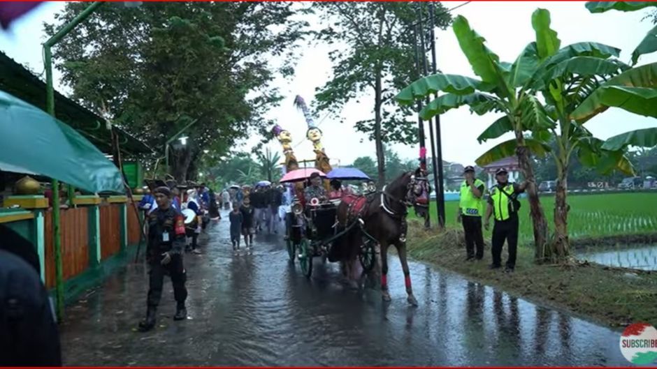 Melihat Keseruan Kirab Tebu Manten di Bantul, Tetap Berlangsung Meriah Walau Diguyur Hujan