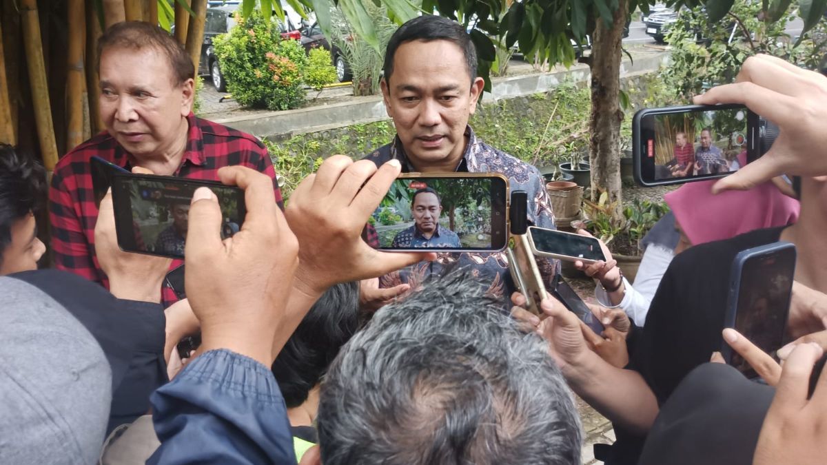 Dicecar Pertanyaan Soal Pilgub Jateng, Hendi Hanya Bisa Mengernyitkan Dahi