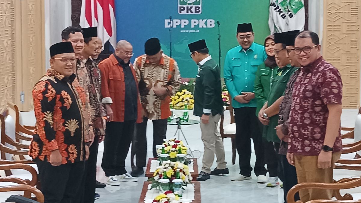 Pakai Minibus Hitam, Presiden PKS Ahmad Syaikhu Sambangi Markas PKB