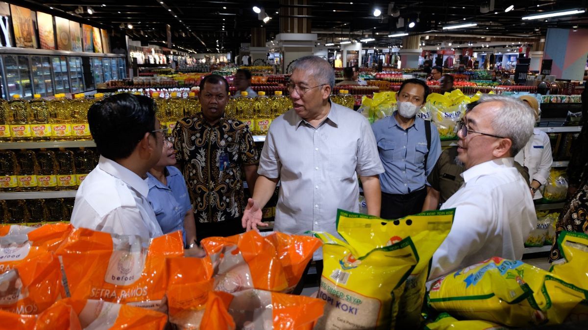 Dirut Bulog: Pelemahan Kurs Rupiah Buat Biaya Impor Beras dan Jagung Membengkak