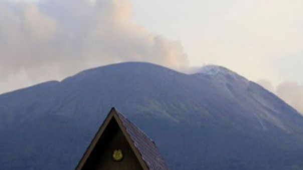 Erupsi Gunung Ile Lewotolok Meningkat, Masyarakat Diminta Waspada Longsoran Lava dan Awan Panas