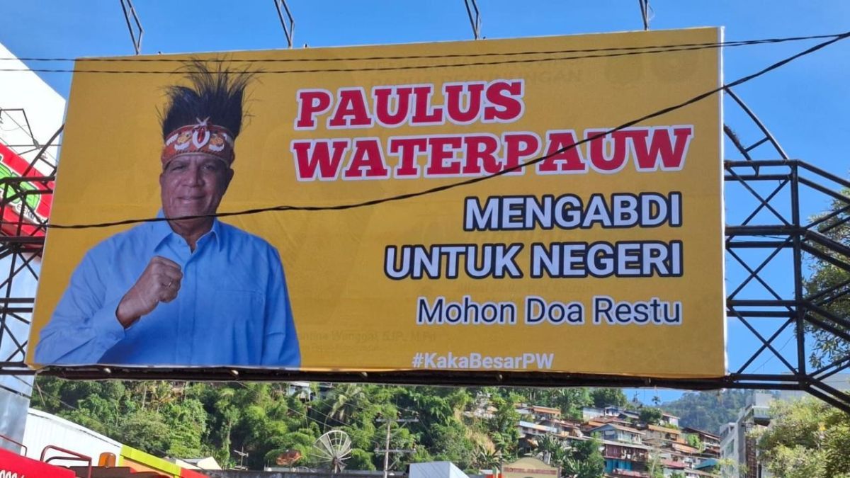 Baliho Raksasa eks Kapolda Papua Paulus Waterpauw Mejeng Minta Doa Restu, Siap Maju Pilkada 2024?