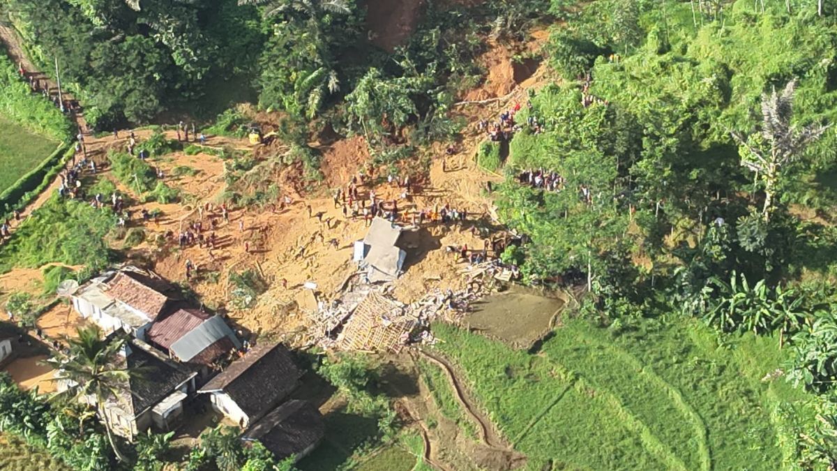 Dua Warga Garut Tertimbun Longsor Ditemukan Meninggal, Satu Belum Ditemukan