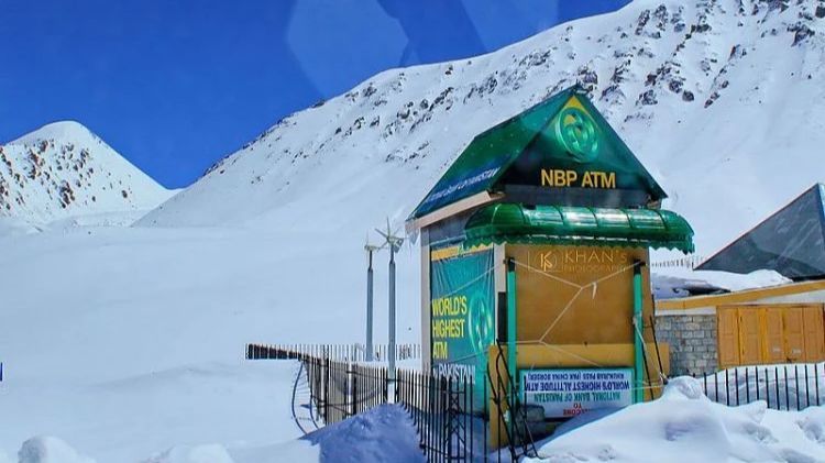 Inilah ATM Tertinggi di Dunia, Terletak di Puncak Gunung Setinggi 4.693 Meter