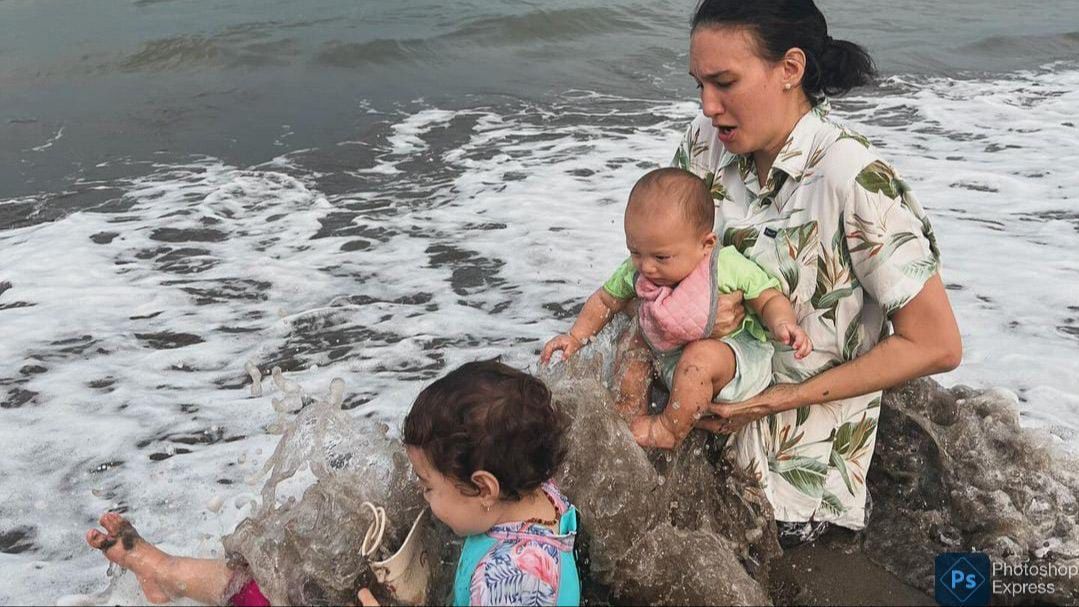 Potret Nadine Chandrawinata Bareng Kedua Anaknya, Ibu Idaman yang Selalu Siaga Awasi Baby Djiwa Bereksplorasi