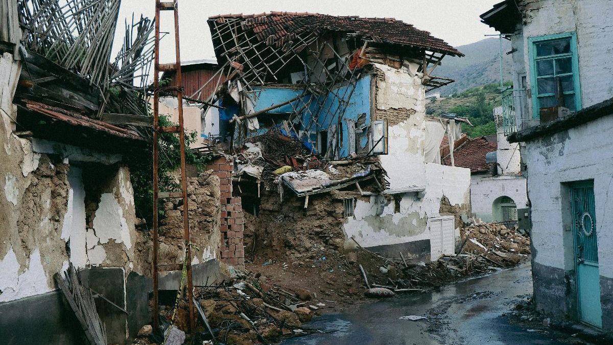 Waspada Potensi Longsor dan Banjir Bandang Pasca Gempa Garut