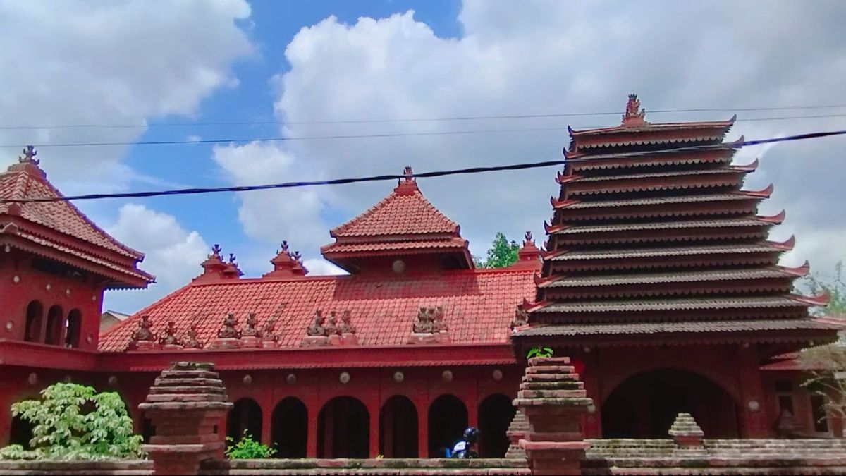 Keunikan Masjid Merah Kedung Menjangan, Padukan Budaya Cirebon, Tiongkok dan Kudus