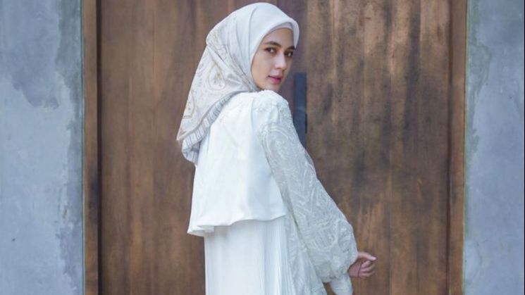 Cantik Memesona, Berikut 8 Potret Paula Verhoeven Dalam Balutan Hijab