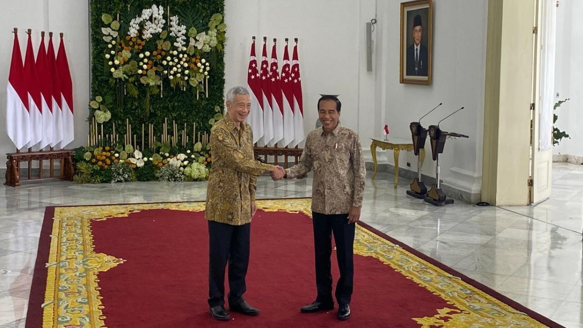 VIDEO: PM Singapura Temui Presiden Jokowi di Istana, Tangan Prabowo Digenggam Erat