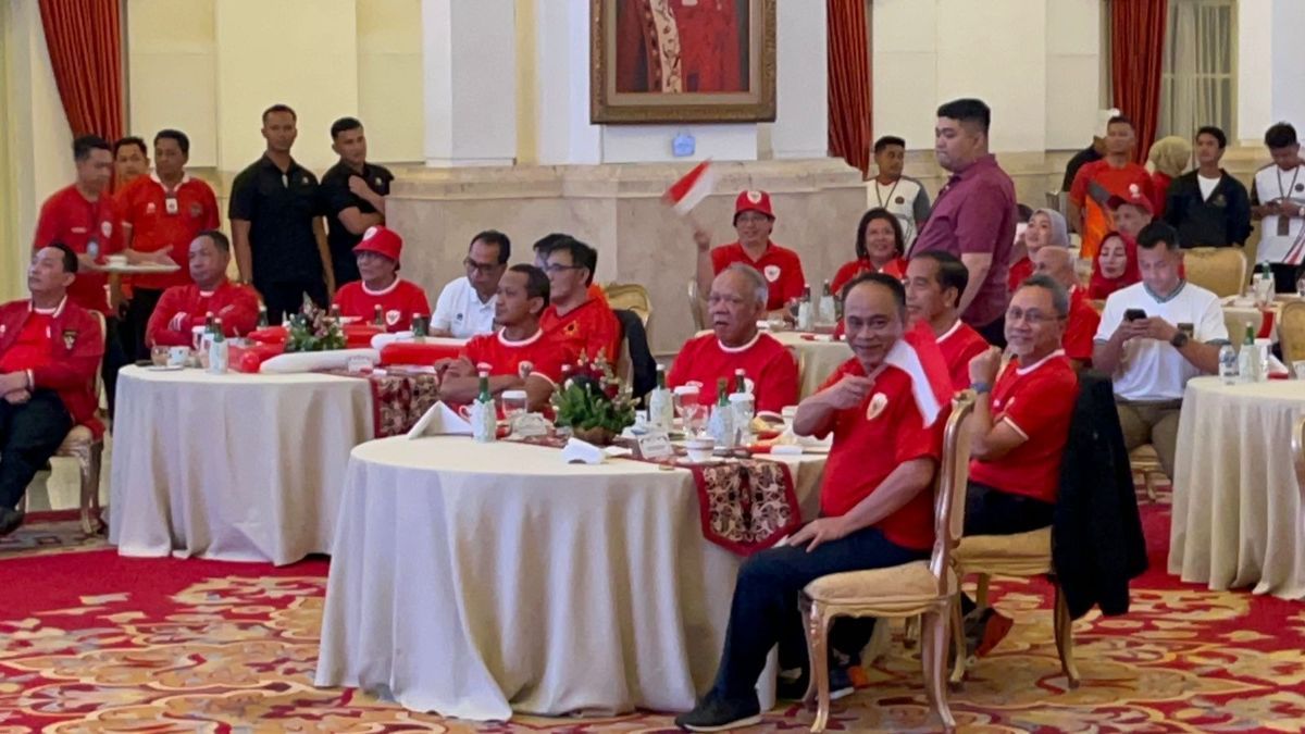 Suasana Nobar di Istana Jokowi dan Menteri, Kompak Pakai Jersey Timnas Indonesia