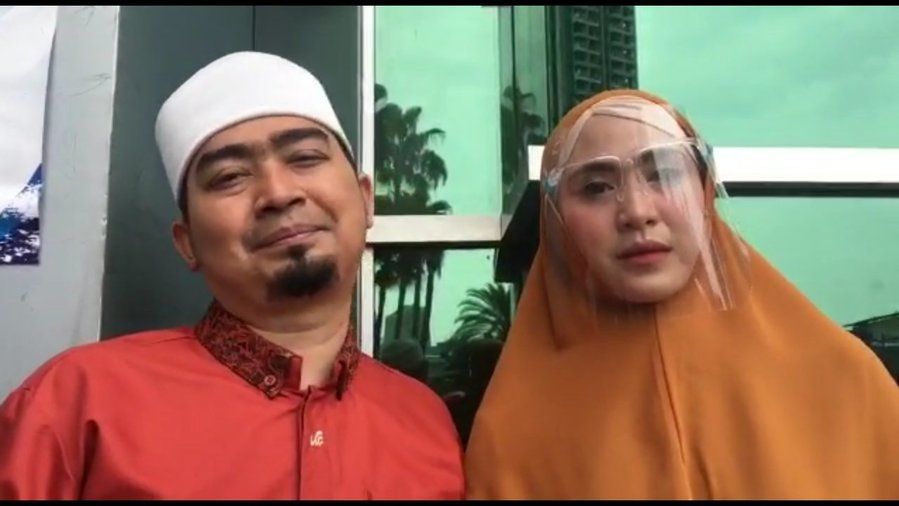 Di Hari Ulang Tahun, Ustaz Solmed Sampaikan Rayuan dan Pujian Kepada Sang Istri 'Jadilah Istri yang Baik'