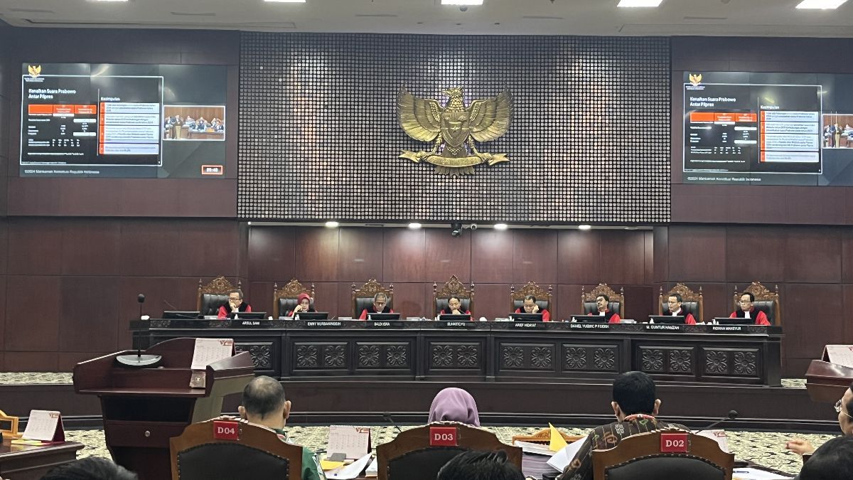 VIDEO: Momen Hotman Paris Tertidur di Sidang MK saat Rekan Timnya Ngotot Cecar Ahli KPU