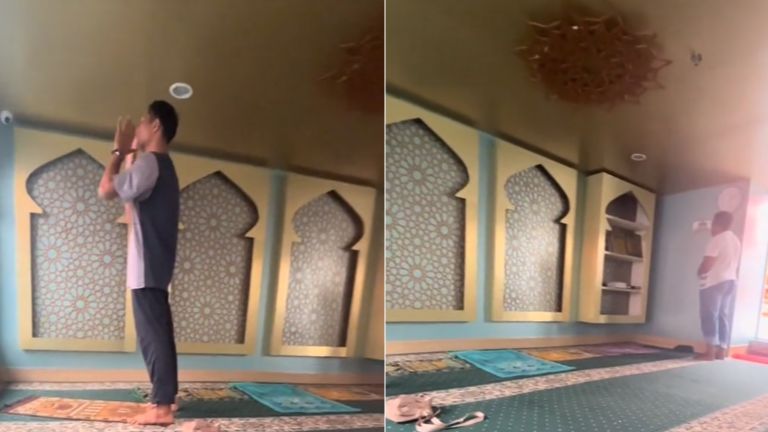 Viral Momen 2 Penumpang Kapal Lakukan Salat dengan Arah Beda Kiblat, Curi Perhatian