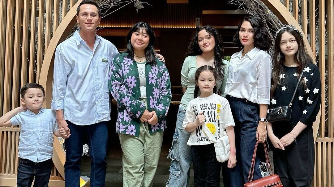 6 Artis Cantik ini Punya Anak Lebih dari 3, Penampilannya Tetap Terlihat Muda Mempesona