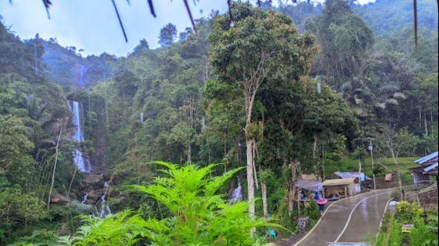 Pemandangannya Mirip di Lukisan, Intip Daya Tarik Curug Cikurutug di Pasirkuda Cianjur