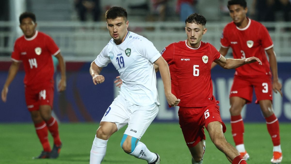 Gaya Seleb saat Nobar Timnas Indonesia U-23 vs Uzbekistan, Penampilannya Kece Banget Kenakan Jersey Merah Putih