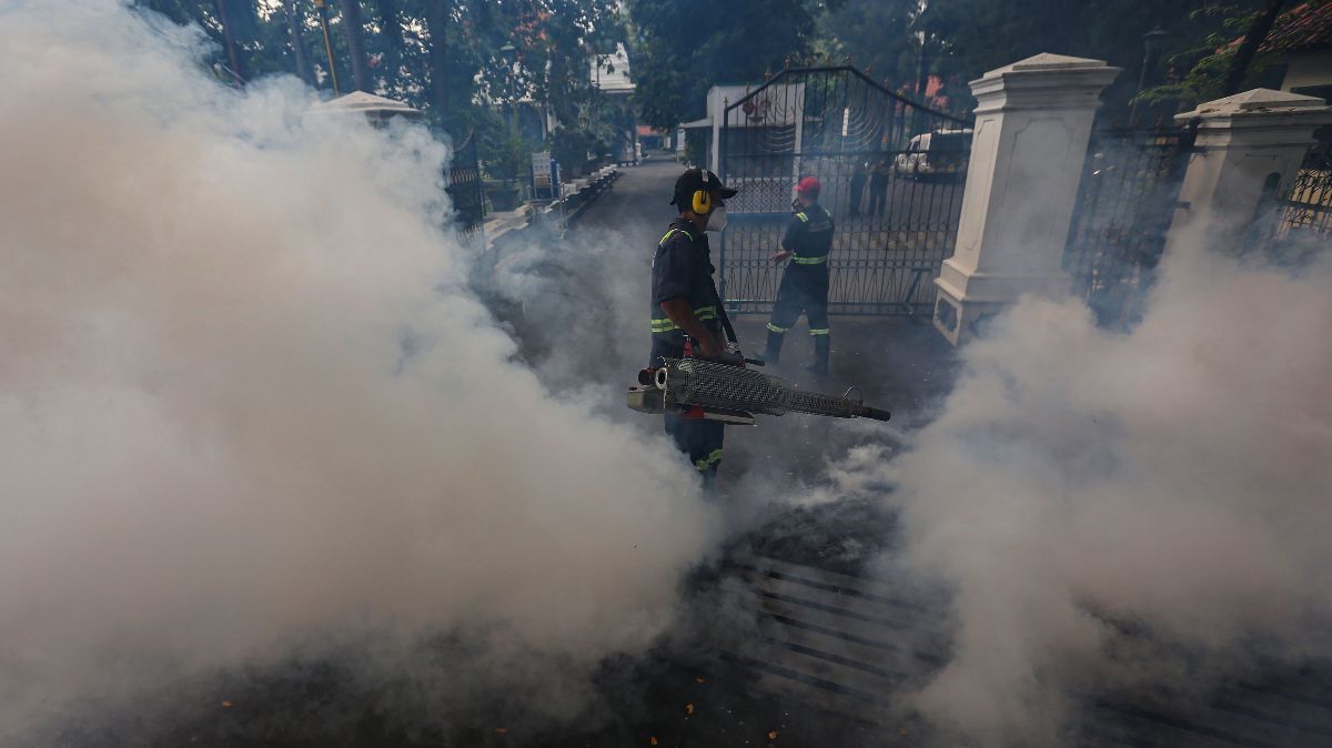 FOTO: Berantas Nyamuk DBD, Museum Tekstil Jakarta Difogging Demi Keamanan Pengunjung