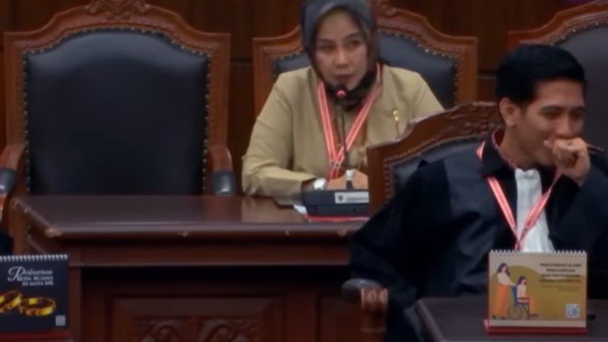 VIDEO: Caleg Gerindra di Sidang MK Ngaku Tak Mampu Sewa Pengacara Tapi Sudah 3 Kali Nyaleg