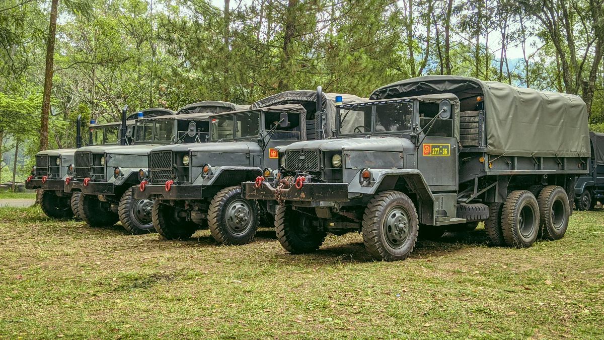 Detik-detik Geng Motor Bersajam Masuk   Markas TNI AU di Halim Perdanakusuma,   Langsung 'Digulung' Tentara