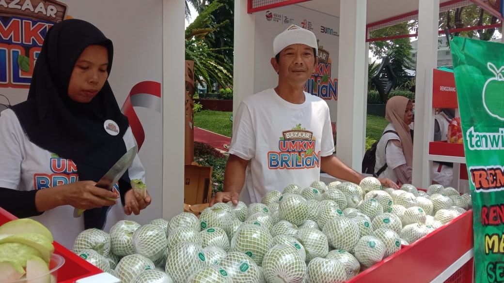 Bank BRI Berikan Bantuan untuk Petani Jambu Kristal Tanwiedjie di Desa BRILian Munggangsari Purworejo