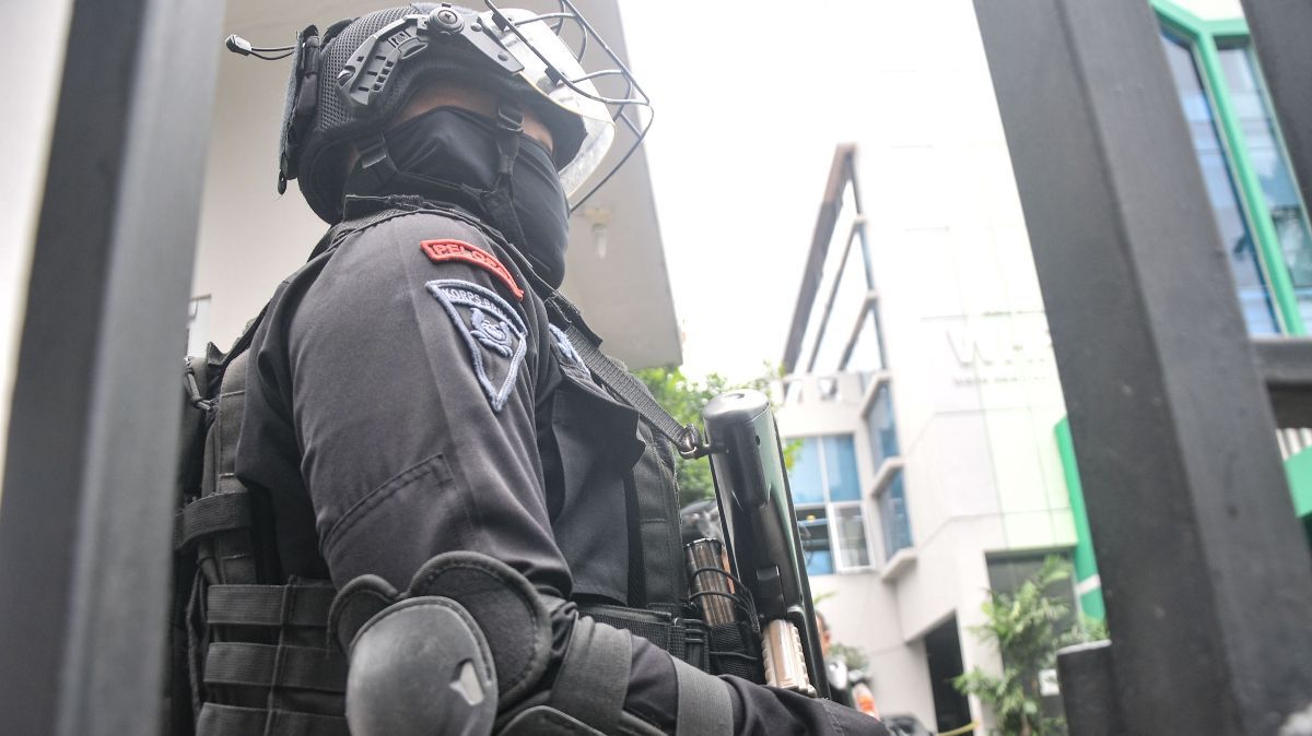 Beratnya Latihan Anggota Brimob, Merayap di Lumpur Sambil Ditembaki, Senior & Komandan Berteriak Galak