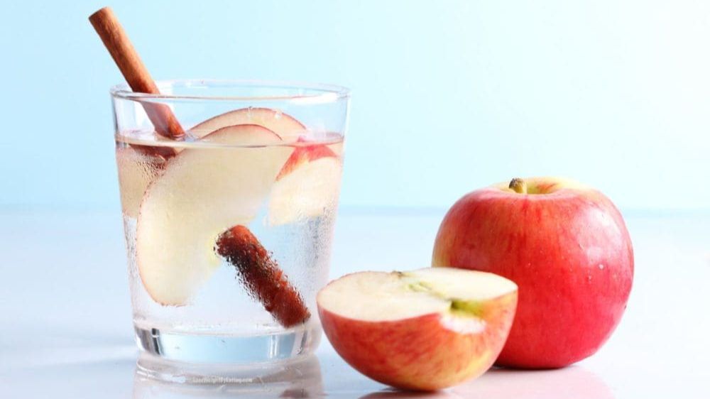 Manfaat Infused Water Apel bagi Tubuh, Sumber Antioksidan Alami dan Baik untuk Pencernaan