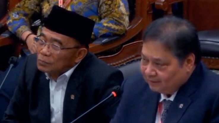 Muhadjir dan Airlangga Jelaskan Sumber Dana Bansos yang Dibagikan Presiden Jokowi