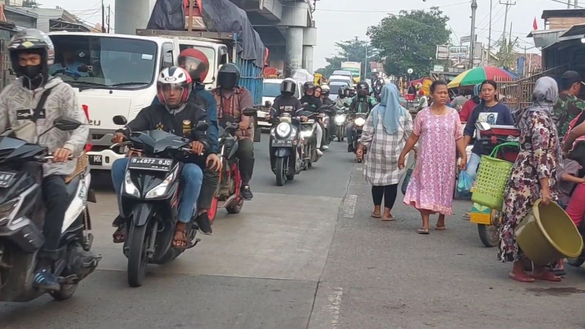 Jalan Arteri Palimanan Hingga Karawang Mulai Padat