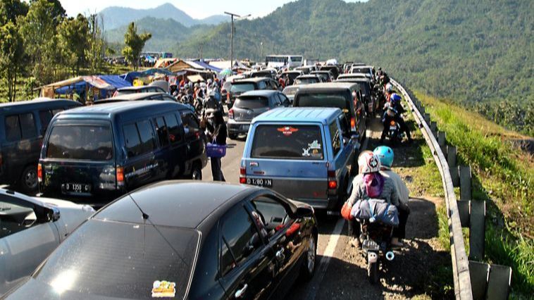 Polri Larang Kendaraan Sumbu 3 Masuk Tol Jakarta-Cikampek, Ini Sanksinya Jika Melanggar