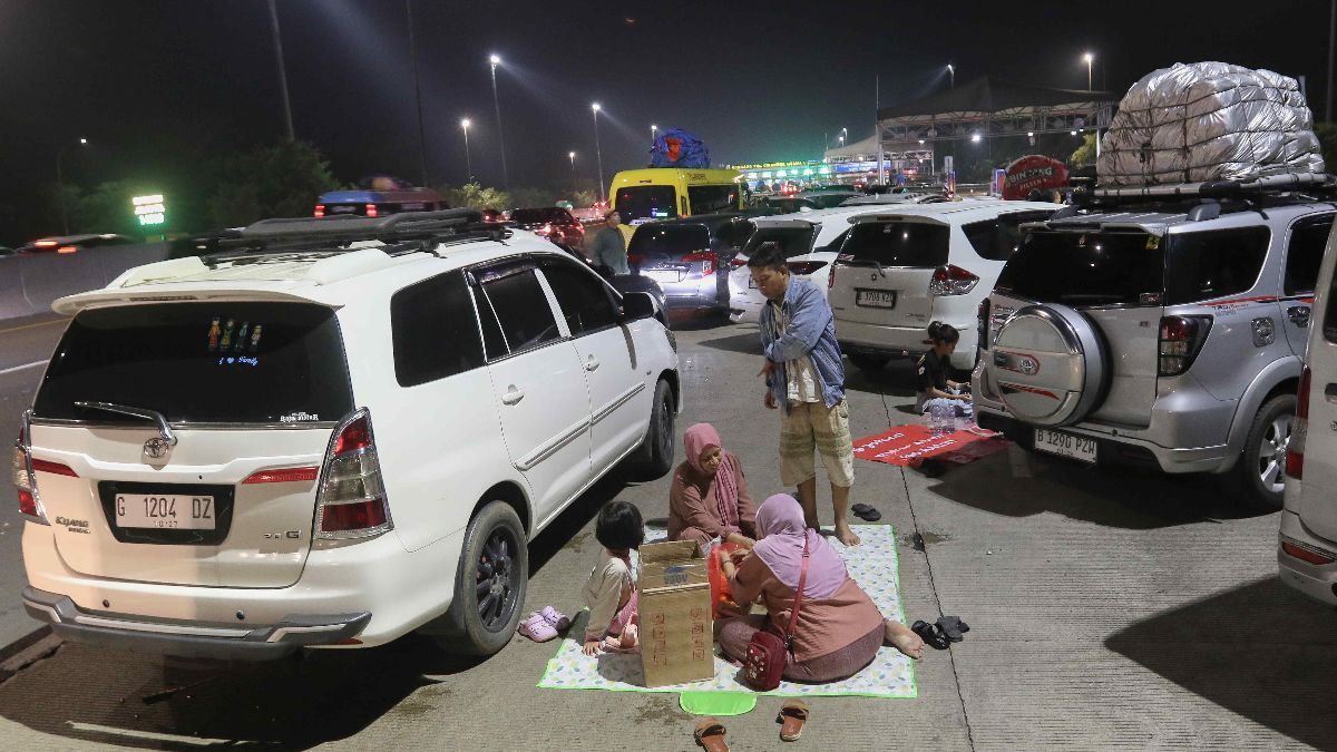 Begini Cara Menangani Kaki Bengkak Saat Perjalanan Mudik