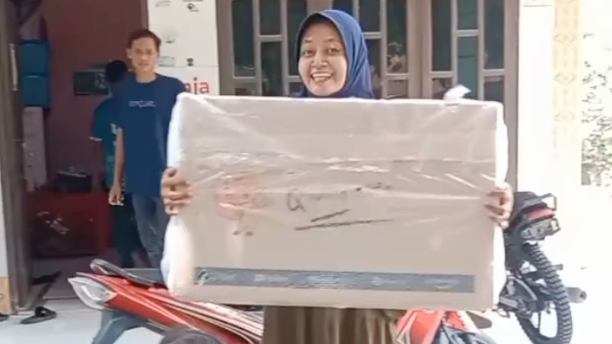 Viral Penggemar Dapat Hadiah Televisi dari Rizky Billar, Begini Kisahnya