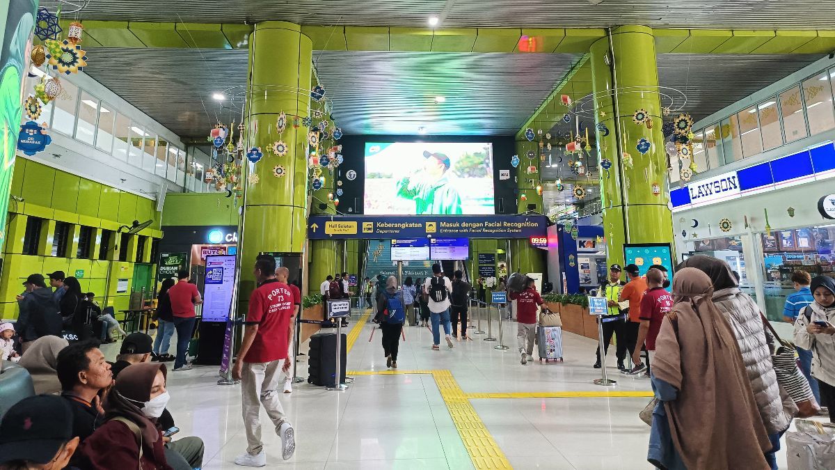 19.000 Lebih Pemudik Padati Stasiun Gambir, 40 Rangkaian Kereta Disiapkan Tiap Hari