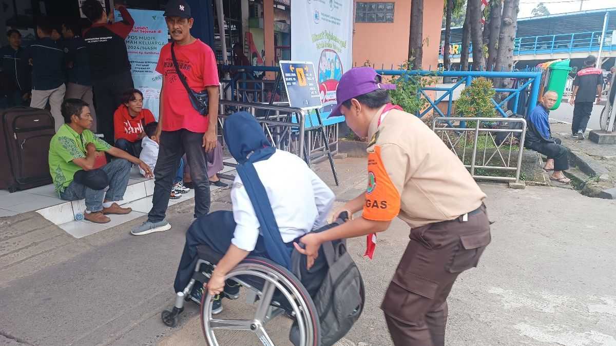 Pesan Menyentuh Petugas Penyandang Difabel di Terminal Kampung Rambutan, Harap Ada Fasilitas Penunjang Pekerjaan