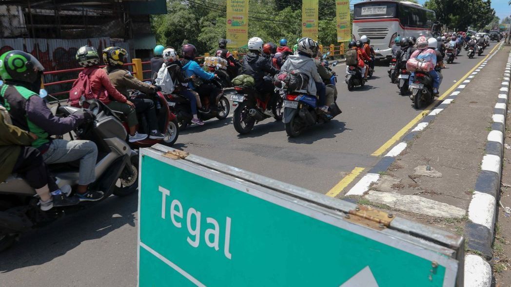 FOTO: H-3 Lebaran 2024, Jutaan Pemudik Sepeda Motor Mulai Padati Jalur Pantura